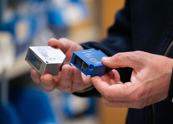 Anturit läpinäkyvien esineiden tunnistamiseen